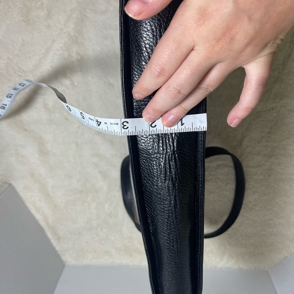 Wolfgang Reibesehl Sleek Black Leather Tote Bag - Picture 3 of 10